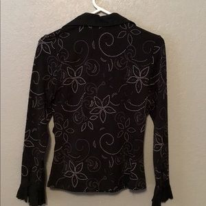 Ravel, black/white design top in size lrg